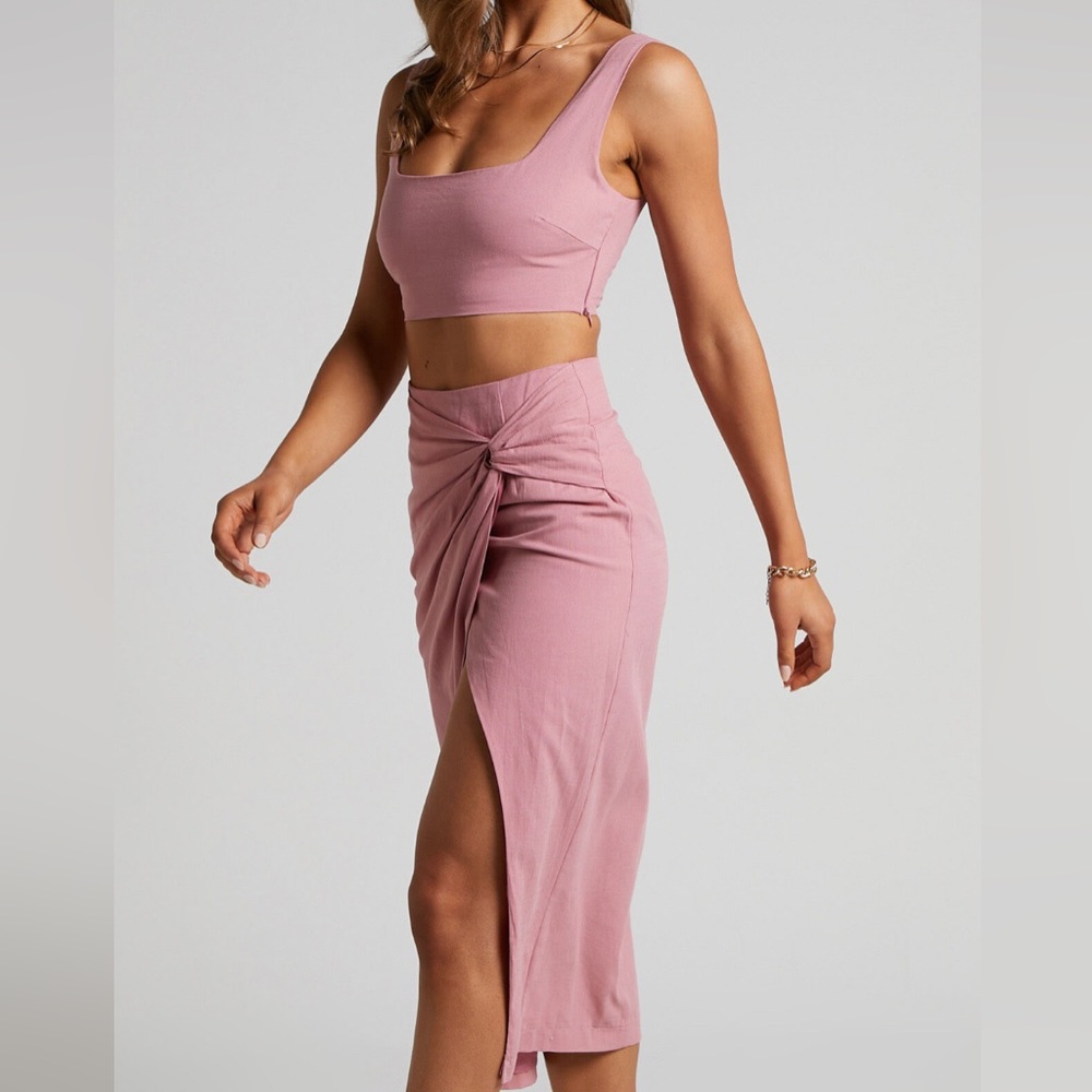 Showpo NWT 2 piece skirt cropped top set - beige with white tripes. Size 6